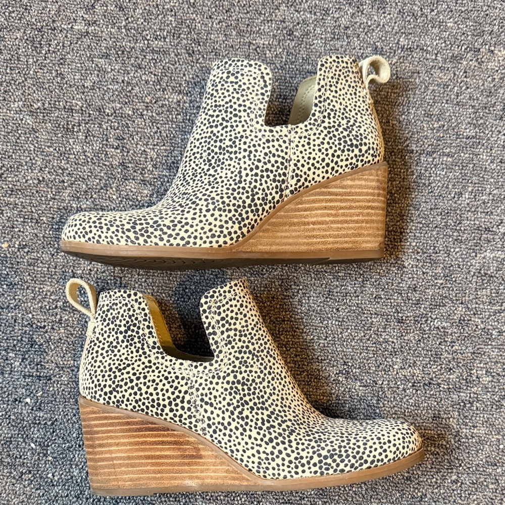 Toms Cream and Black Wedge Shoes